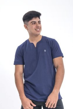 Camisa Masculina decote em V